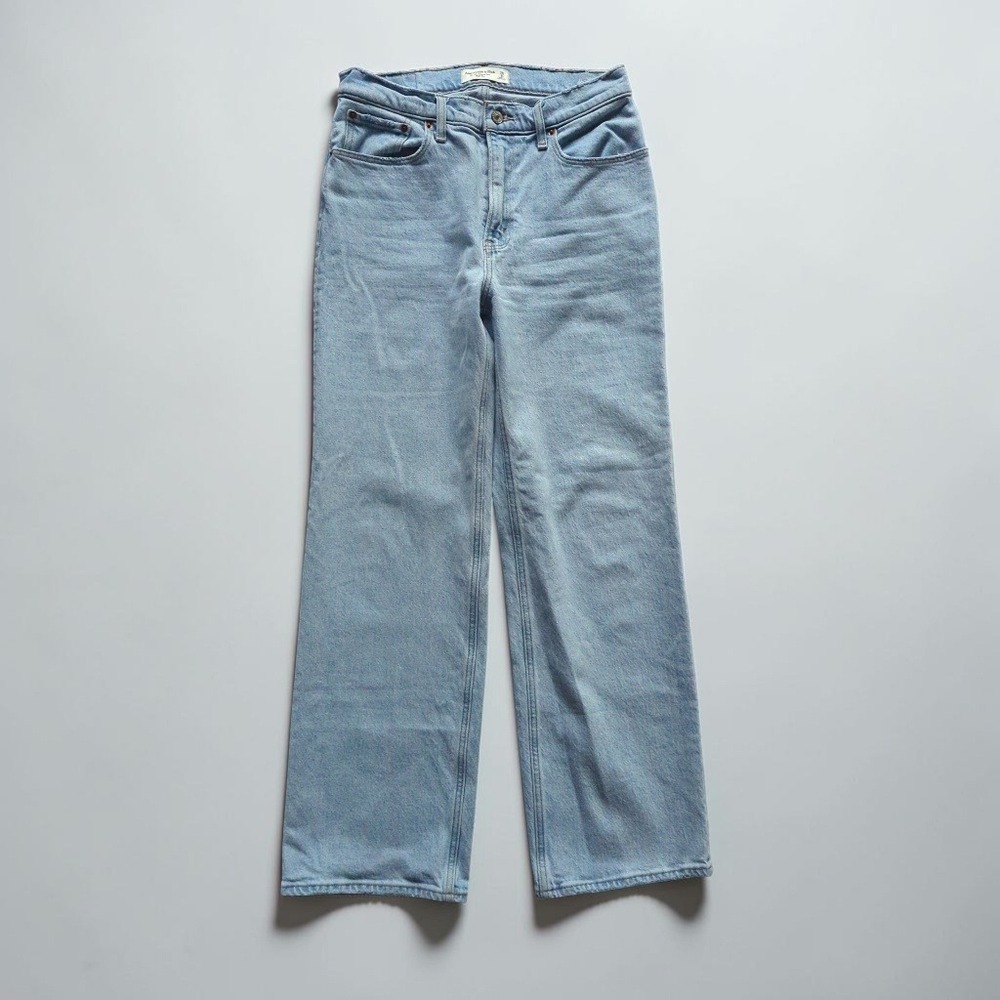 Abercrombie 90s Relaxed Jean High Rise Light Wash Straight Leg 28 Short - Picture 5 of 16